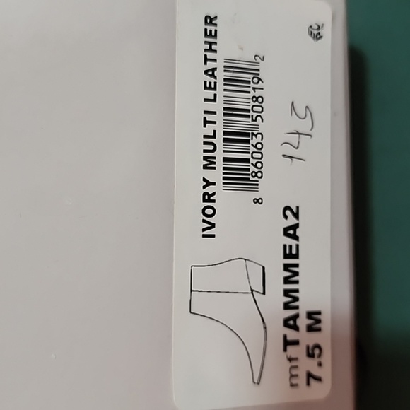 Marc Fisher Tammea Pointed Toe Ankle Fashion Boots Size: 7.5 - Picture 8 of 8